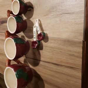 Set of cups with measurements Red